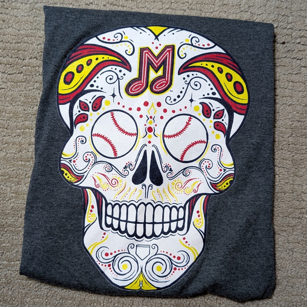 NWoT Memphis "Musica" Red Birds Candy Skull T-Shirt, XL, Grey